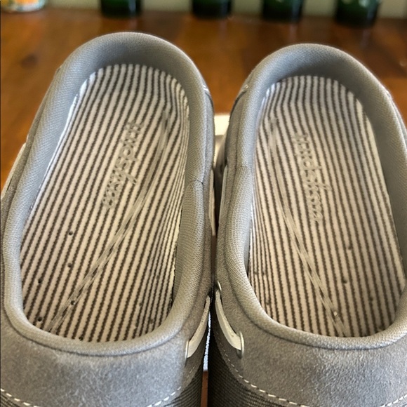 New No Tags Women's Easy Spirit Travelport  Gray/White Slip-On Mules Clogs: 11 - Picture 6 of 8